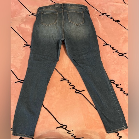 Women’s TORRID 16r sky high skinny distressed jeans size 16R great condition! - Picture 2 of 3